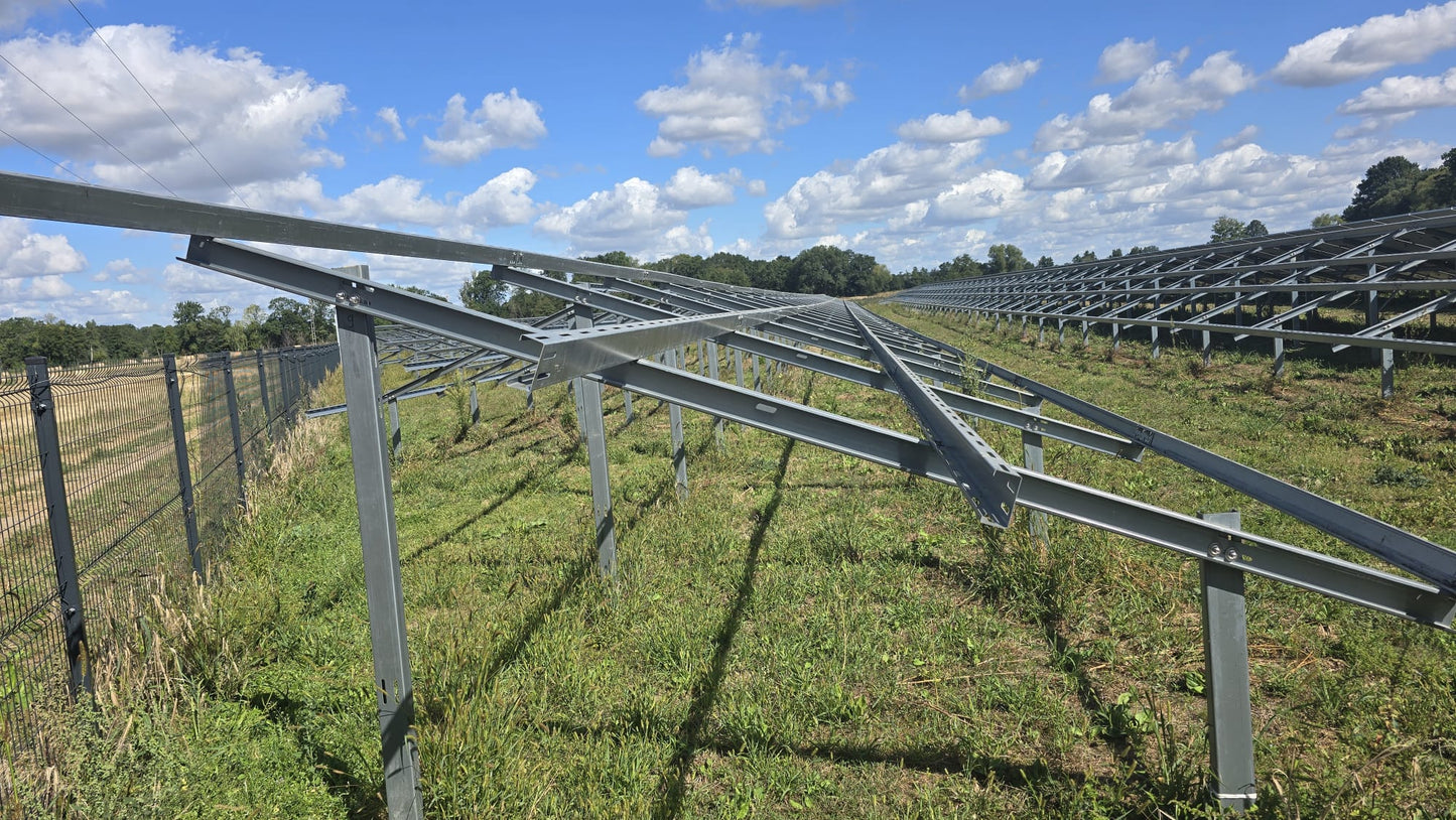 Sistem de montaj fotovoltaic la sol pentru 800 module 28euro/ panel